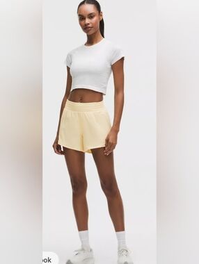 Lululemon Buttercream Hotty Hot Shorts 4” Size 6